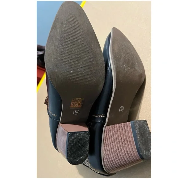 Women’s Black and Gold Western Booties - Picture 6 of 7